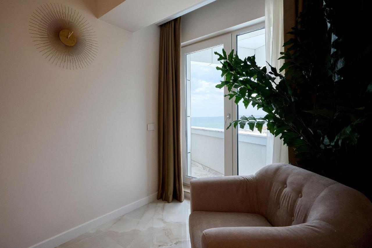 Wave N' Sea Apartment In Infinity Beach Resort - Parking Mamaia Exterior photo